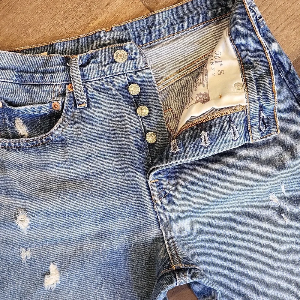 Levi's 501 Distressed Med Blue Wash Button Fly Distressed Straight Leg Jeans, 26 - Picture 5 of 12